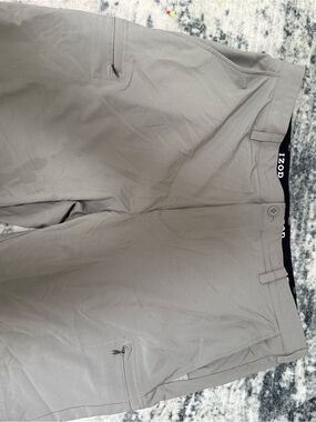 Izod Golf Light Gray Performance Shorts with Contrast Waistband